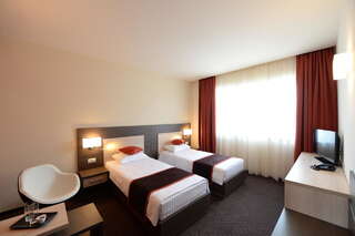 Отель Hotel Galaxy Тимишоара Двухместный номер с 2 отдельными кроватями-1